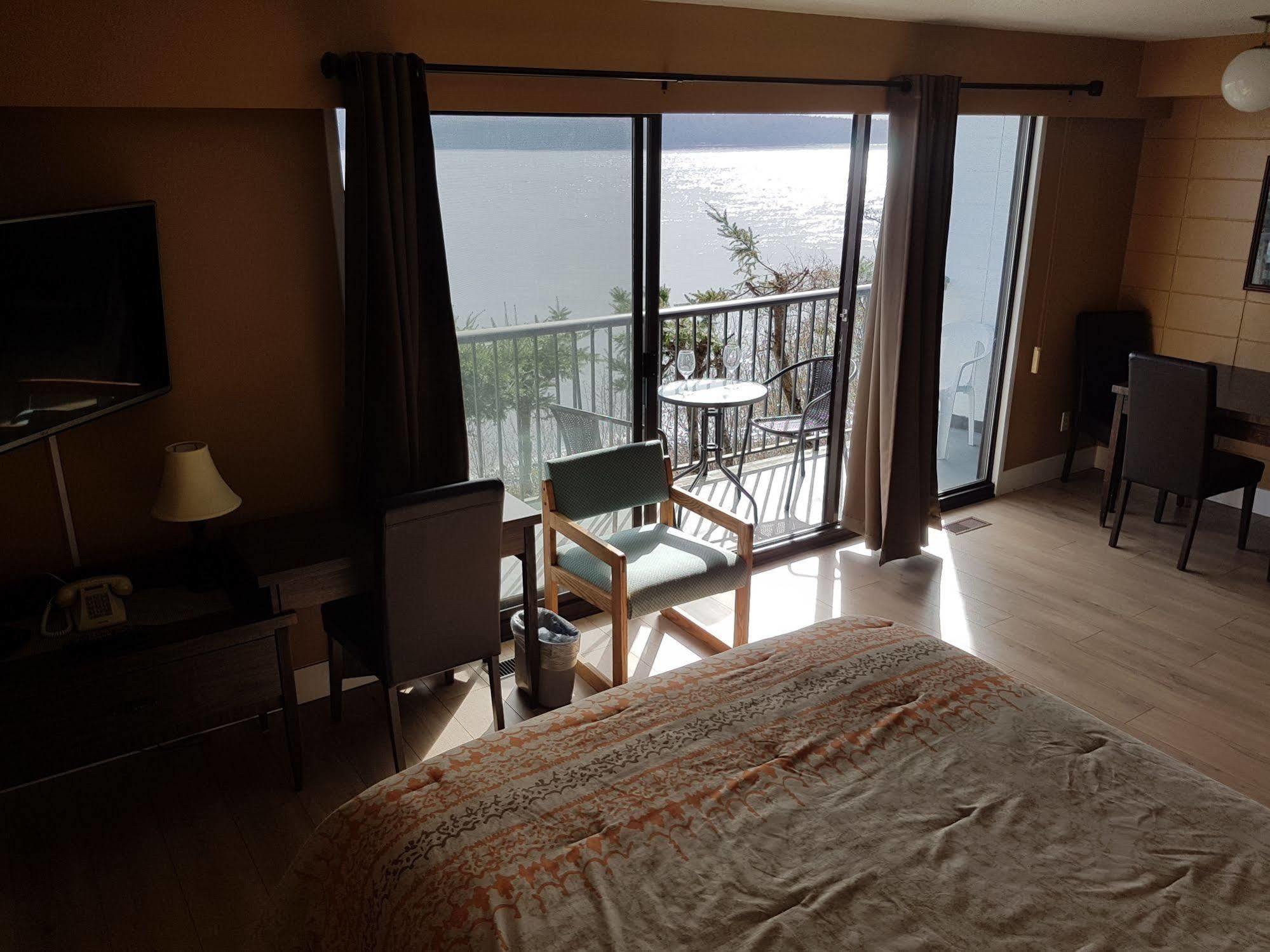 Above Tide Motel Campbell River Exteriör bild